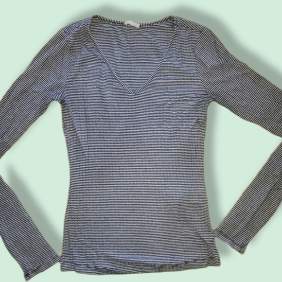 Stripped V-neck Long Sleeve Tee - Picture 2 of 3